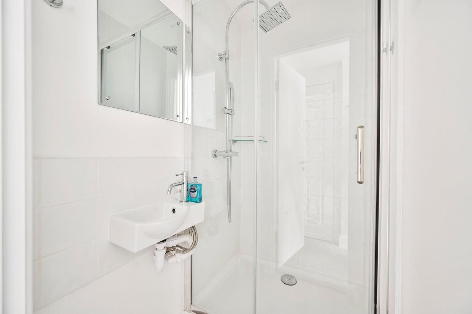Апартаменты Guestready - Lovely Townhouse In West Kensington *
