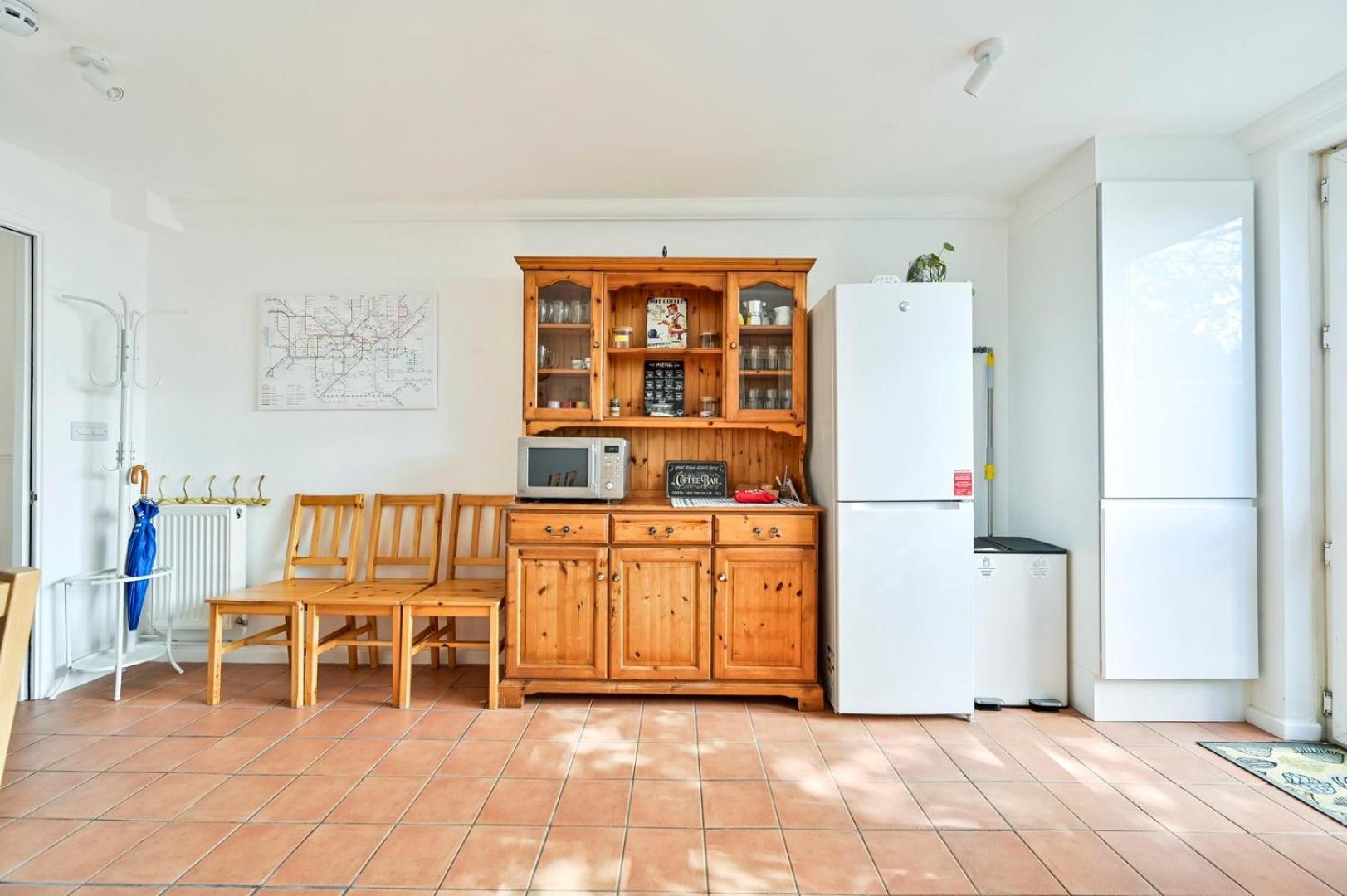 Апартаменты Guestready - Lovely Townhouse In West Kensington Лондон